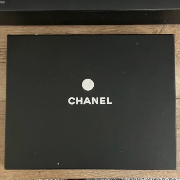 CHANEL Pearl and Silver Logo Necklace - Picture 7 of 8